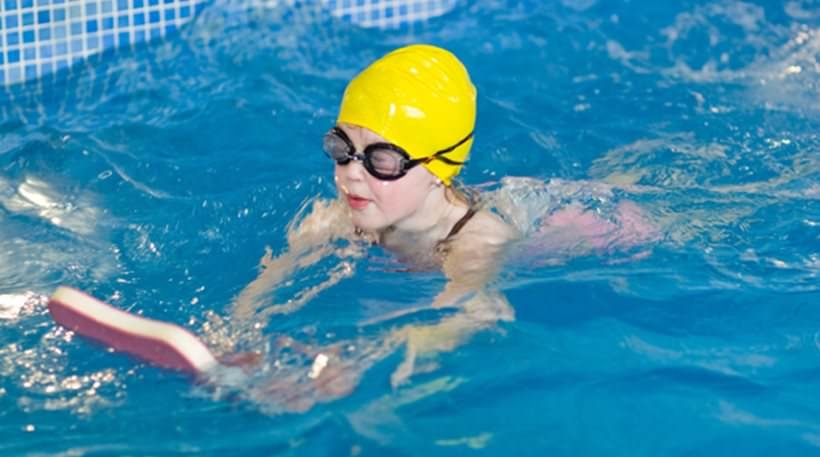Υποχρεωτικά μαθήματα κολύμβησης σε μαθητές της Γ’ και Δ’ τάξης του Δημοτικού