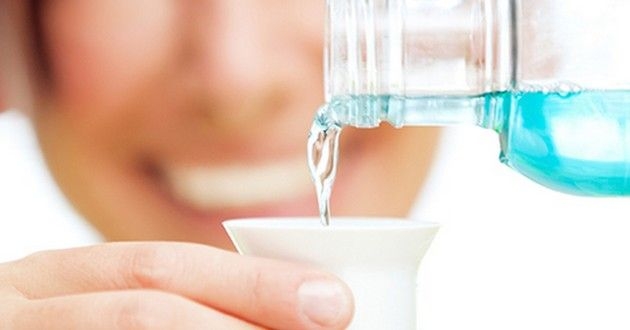 Μια ιδιαίτερη εναλλακτική χρήση του στοματικού διαλύματος που δεν φανταζόμαστε