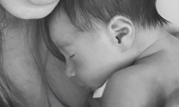 Ελληνίδα ηθοποιός έγινε μαμά και δημοσίευσε φωτογραφία με τον γιο της
