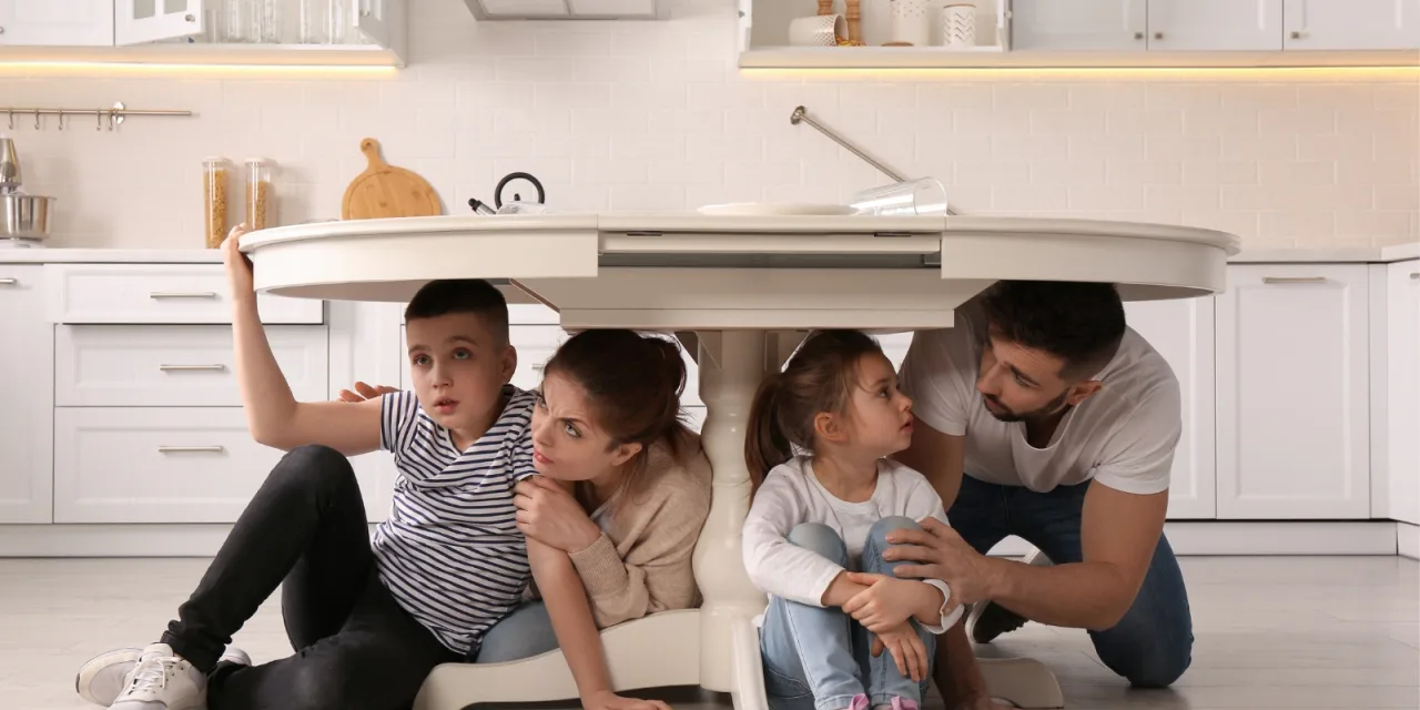 Πώς μιλάμε στα παιδιά για τον σεισμό και τι κάνουμε για να νιώσουν ασφαλή