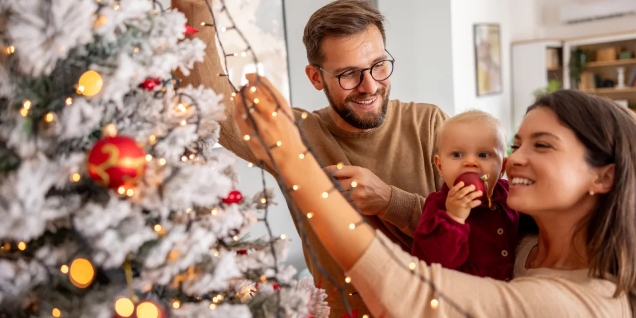 Είναι πιο ευτυχισμένοι οι άνθρωποι που στολίζουν νωρίς για τα Χριστούγεννα;