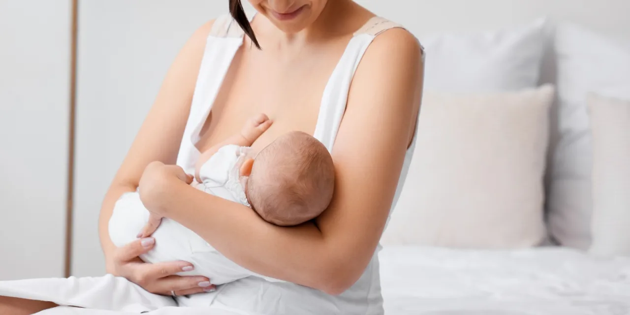 Το γυναικείο στήθος αναπτύχθηκε για να κρατά ζεστό το νεογέννητο;