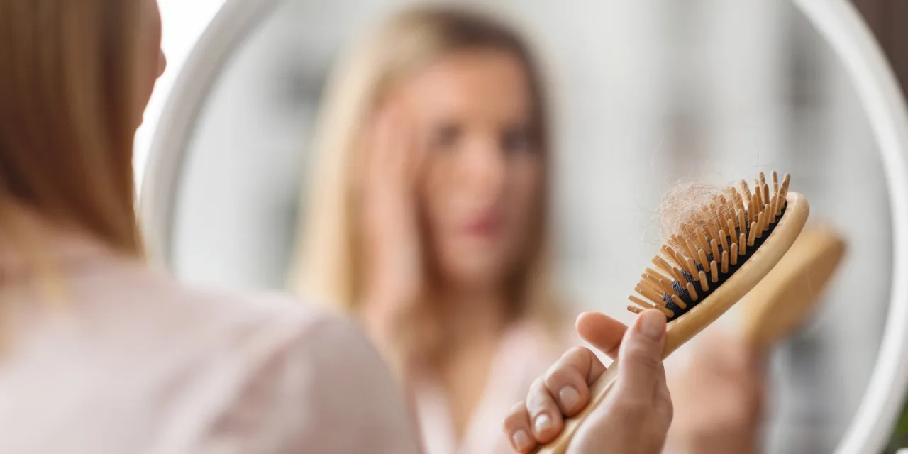 Μην πετάξετε τις τρίχες από τη βούρτσα σας: Μπορείτε να τις αξιοποιήσετε