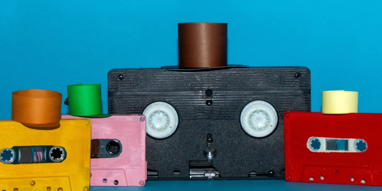Δισκέτες, VHS, walkman και άλλα: Πώς αντέδρασαν τα παιδιά βλέποντας 10 αντικείμενα των ’80s-90’s