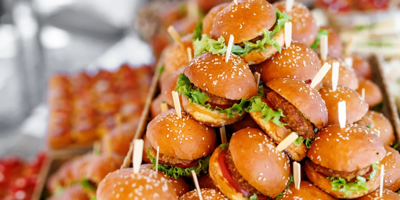 Φτιάξτε σπιτικά mini burgers που θα λατρέψει όλη η οικογένεια