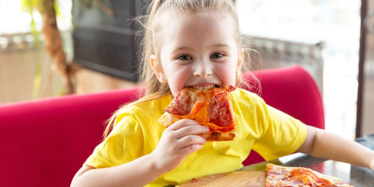 Τα Ιταλάκια λατρεύουν την Pizza Bambini: Μπορείτε να τη φτιάξετε εύκολα κι εσείς