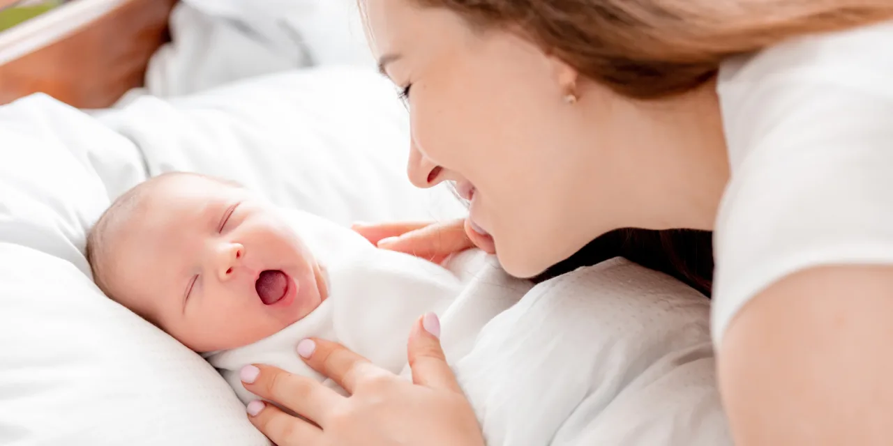 Φάσκιωμα μωρού: Αρχαία πρακτική ή σύγχρονος κίνδυνος; Όλα όσα πρέπει να γνωρίζουν οι γονείς