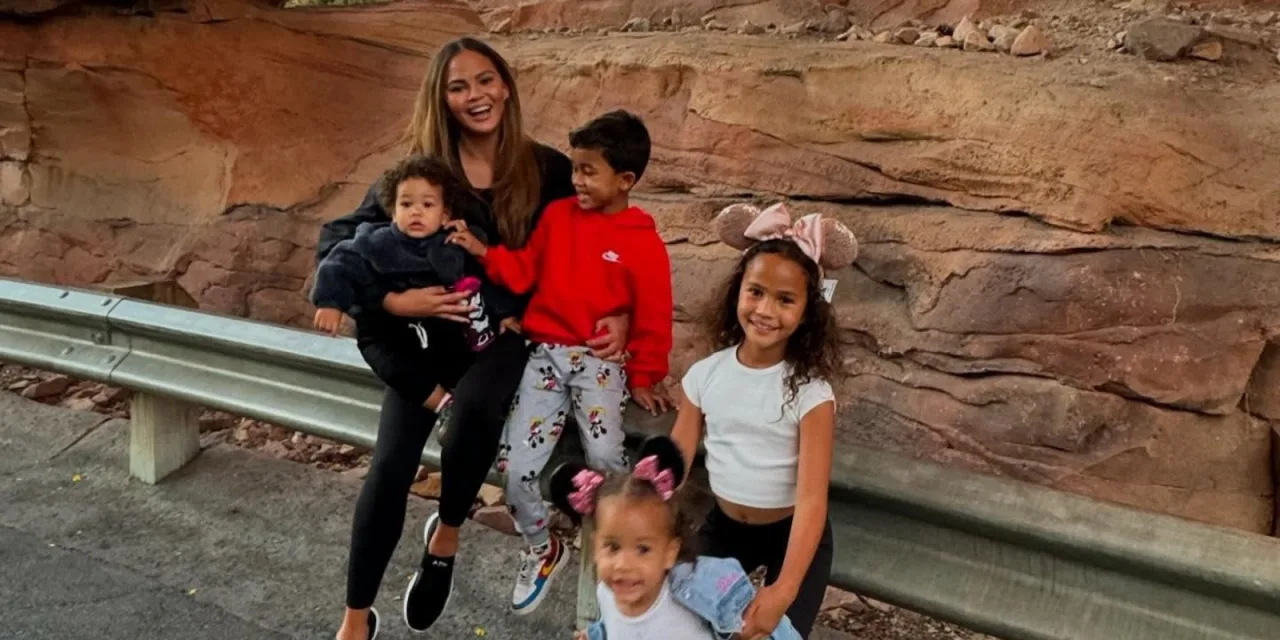 Η Chrissy Teigen μεταμορφώνει τον LeBron James σε ήρωα με διαβήτη για τον 7χρονο γιο της