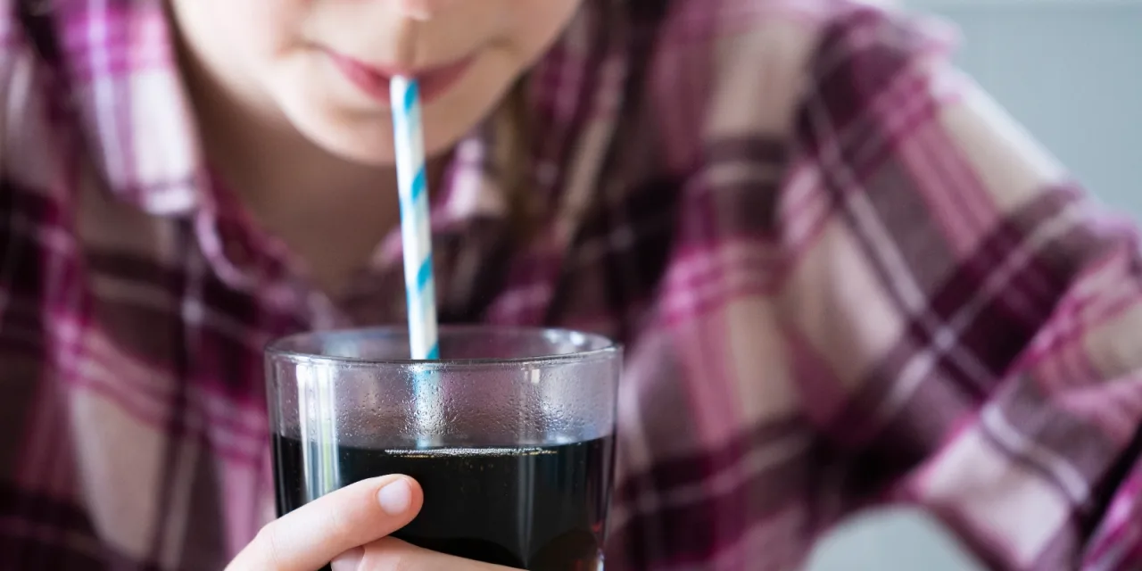 Coca cola με ζαχαροκάλαμο: Μπορούν να πιουν άφοβα τα παιδιά;