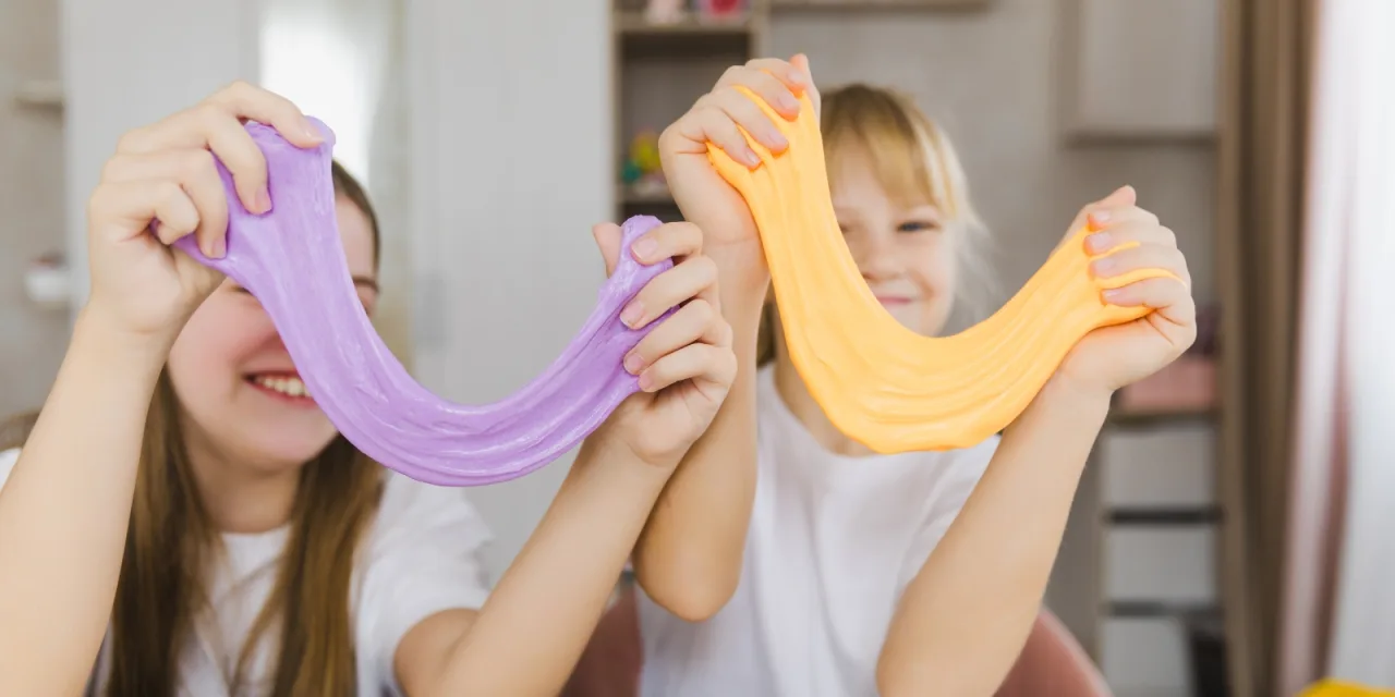 Φτιάξτε μόνοι σας slime με την άμμο που φέρατε… από την παραλία