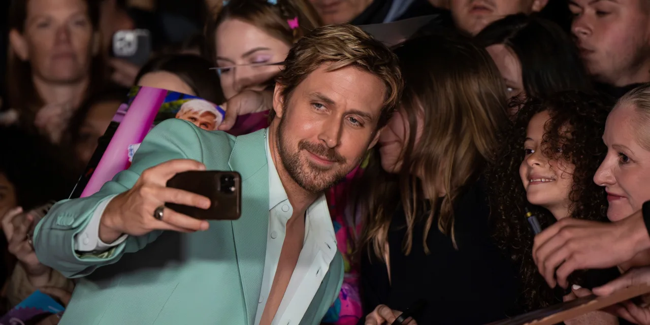 Ο έρωτας στα χρόνια του ΑΙ: «Σχέσεις» με bots-celebrities – Aπό τον Ράιαν Γκόσλινγκ μέχρι τη “Wednesday”