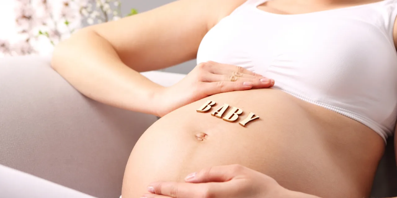 Ξέρεις άραγε τι κάνει το μωρό μέσα στην κοιλιά σου;