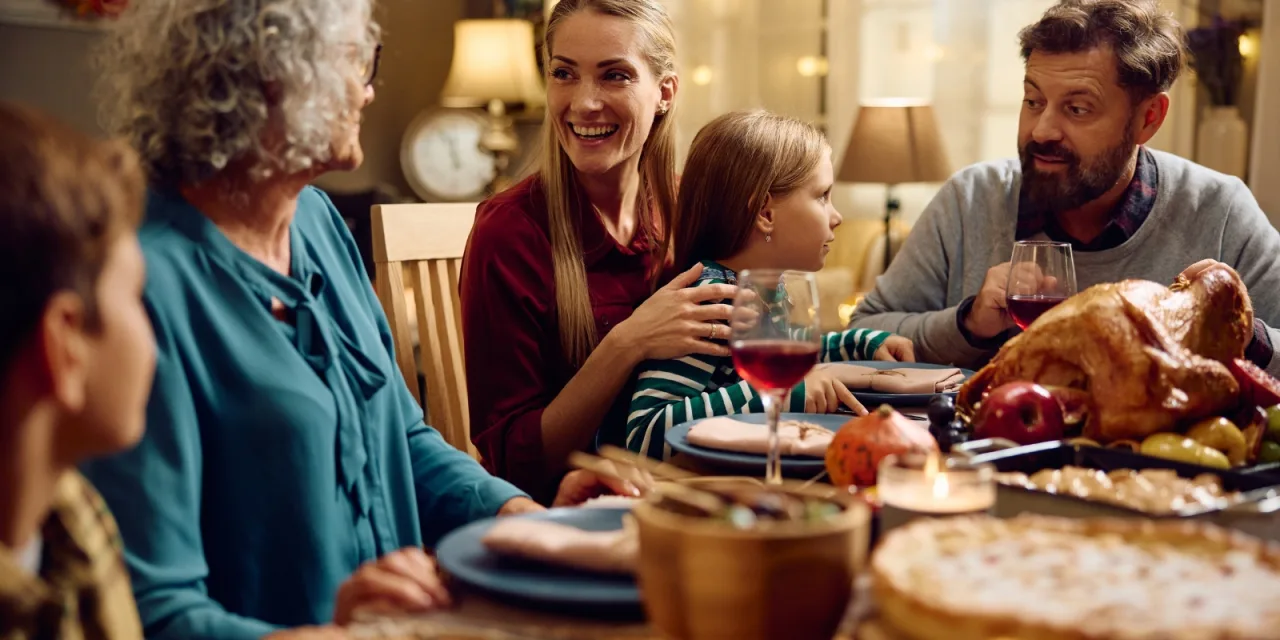 Διαφωνίες στο οικογενειακό τραπέζι: Πώς μαθαίνουμε στα παιδιά την ήρεμη συζήτηση