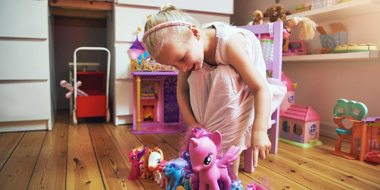 Όταν ζήτησε από την κόρη της να μαζέψει τα παιχνίδια, δεν περίμενε τι θα ανακάλυπτε