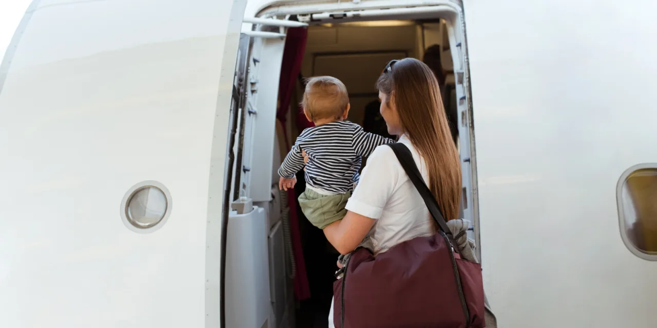 «Τα μωρά δεν ανήκουν στη business class»: Η απάντηση της μαμάς είναι όλα τα λεφτά