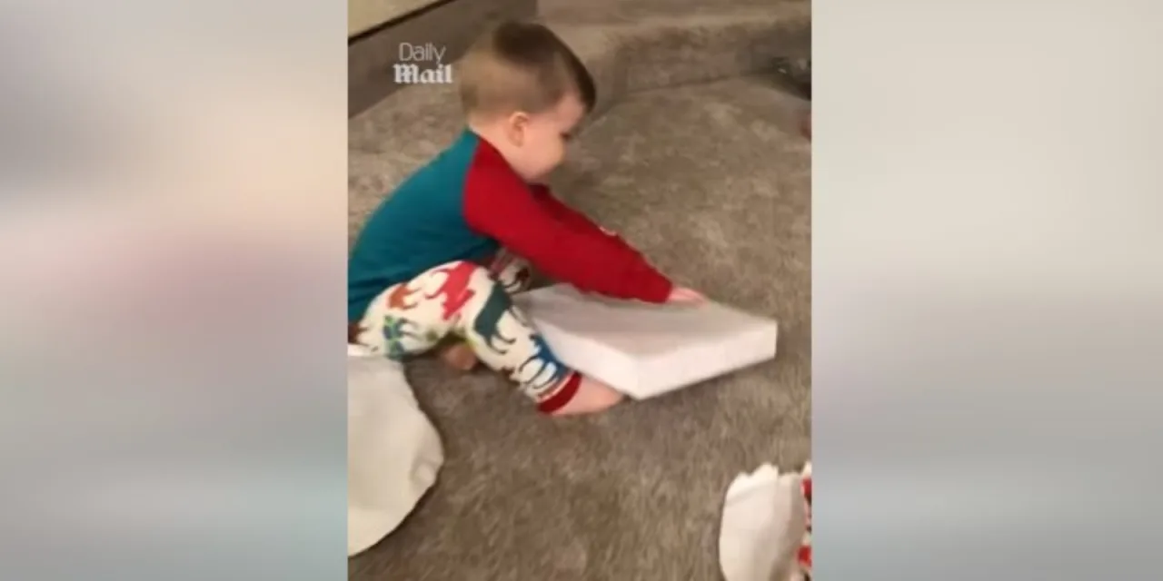 Άλλα θα φρίκαραν: Δεν θα πιστέψετε με τι δώρο τρελάθηκε αυτό το παιδί!