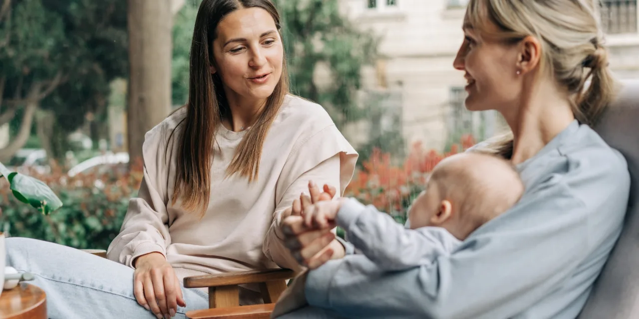 Πόσο πολύτιμες είναι οι σχέσεις με άλλους γονείς τα πρώτα χρόνια του μωρού;