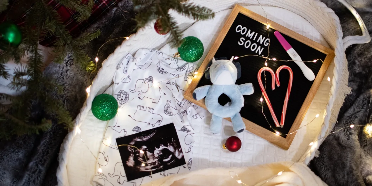 10 ευφάνταστοι τρόποι για να ανακοινώσεις την… χριστουγεννιάτικη εγκυμοσύνη σου