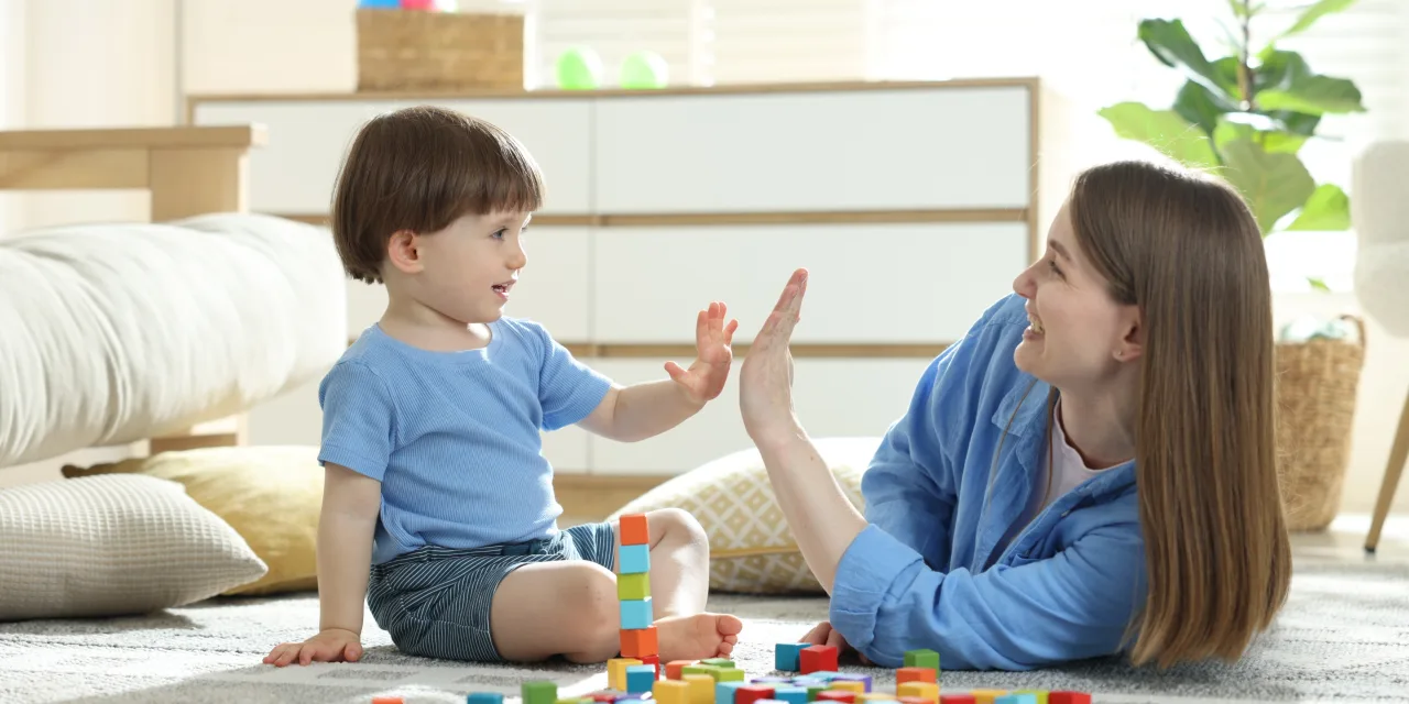 Το παιδί δυσκολεύεται με τα ορόσημα; 8 τρόποι για να το στηρίξεις