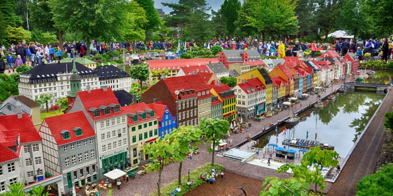 Billund: Μία μικρή πόλη  – όνειρο «φτιαγμένη» από Lego: Κανείς δεν πιστεύει τι κρύβει μέσα της
