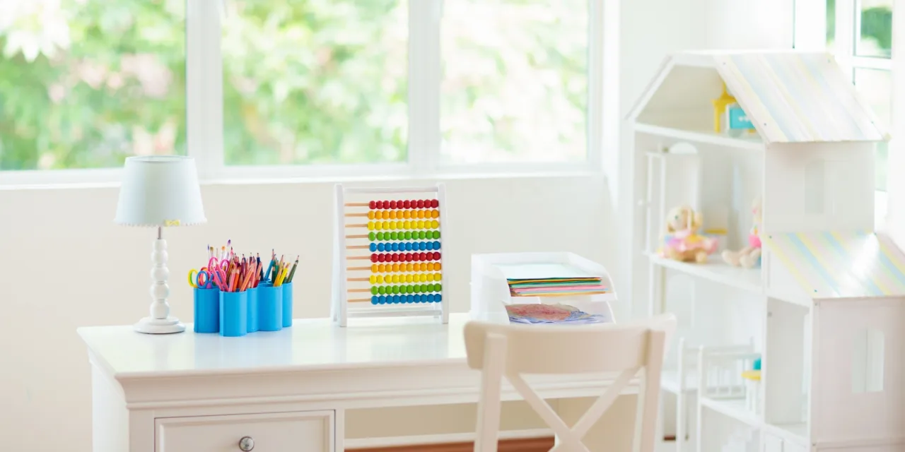 Πέταξέ τα ή δώρισέ τα: 11 πράγματα που καλό είναι να ξεφορτωθείς από το δωμάτιο του παιδιού