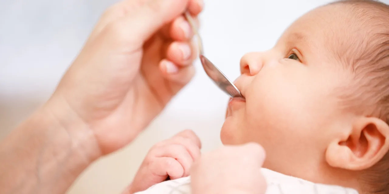 ΕΟΦ: Προσοχή σε σιρόπι για βρέφη – Οι κίνδυνοι και οι εξαιρέσεις