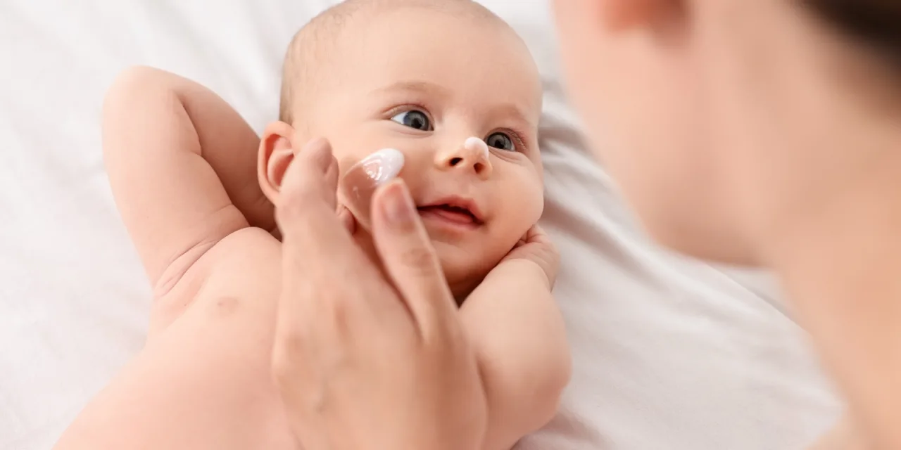 Πώς να φροντίζετε το δέρμα του μωρού τις ημέρες με κρύο