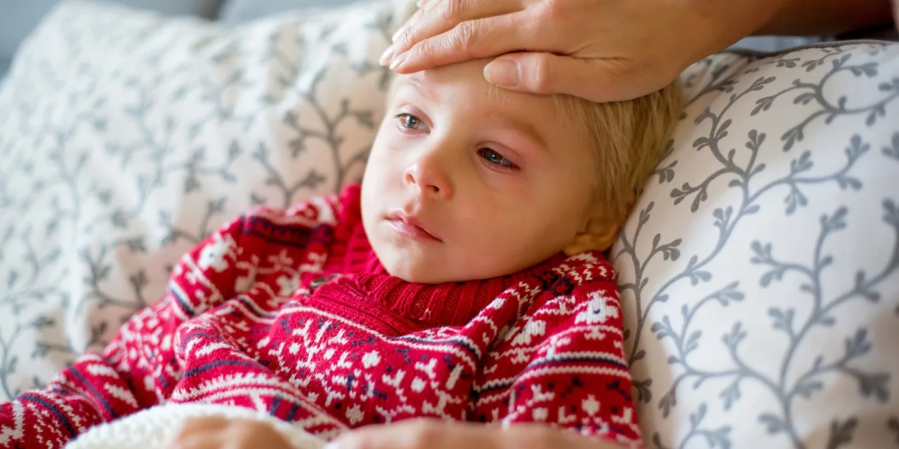 Γρίπη και ιώσεις σε έξαρση: Τι πρέπει να προσέχουν οι γονείς