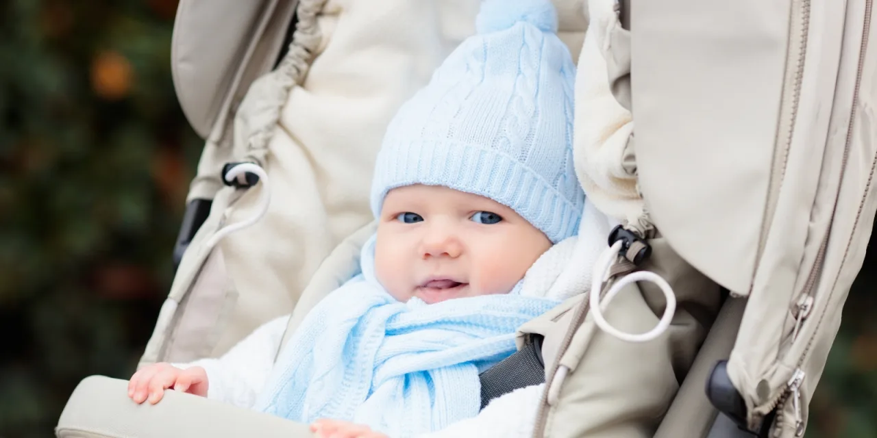 Χειμώνας με το μωρό: Πώς το προστατεύουμε σωστά στις χαμηλές θερμοκρασίες