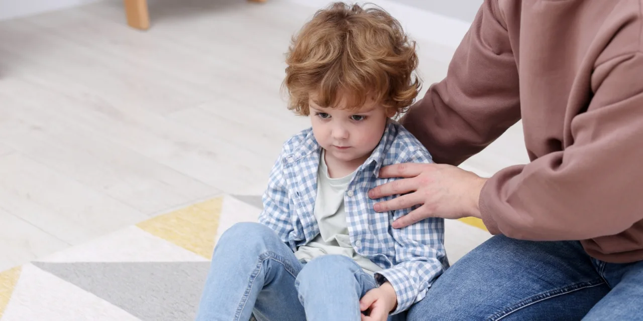 Ο γονιός ενός άλλου παιδιού προσέβαλε το παιδί μου, τι να κάνω; Η ψυχολόγος απαντά