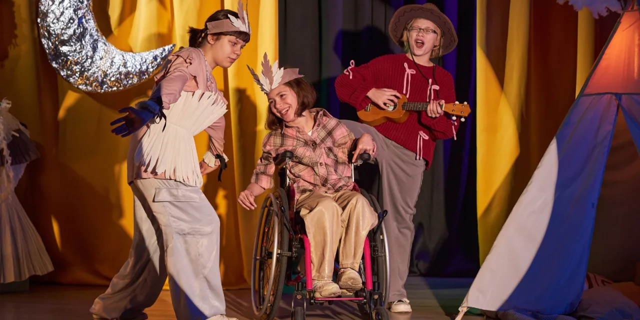 Βόλτες με τα παιδιά το Σαββατοκύριακο: 10 προτάσεις για εργαστήρια, παραστάσεις, θεματικά πάρκα