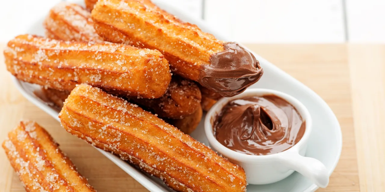 Churros: Φτιάχνουμε με τα παιδιά το πιο λατρεμένο σνακ της Disneyland