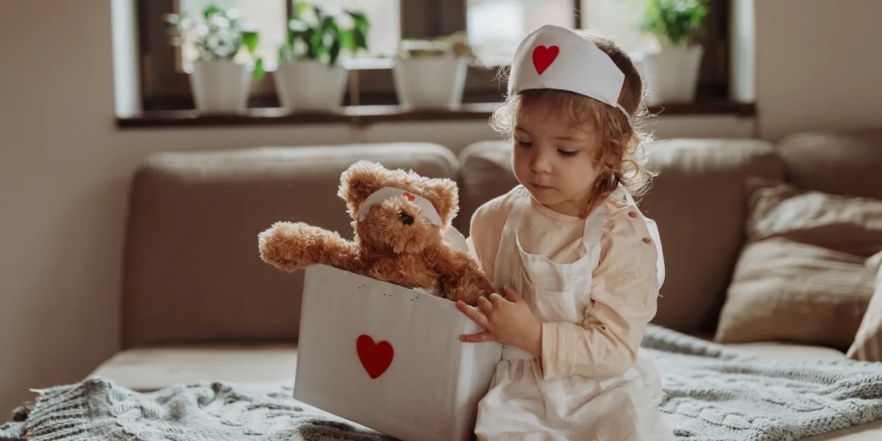 Τι είναι το «παιχνίδι προσποίησης» και γιατί είναι τόσο σημαντικό για την ανάπτυξη του παιδιού