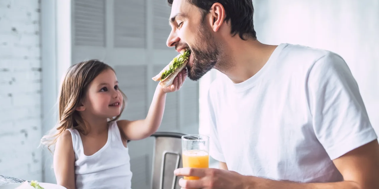 Γιατί ο μπαμπάς είναι ο μόνος άνδρας που μπορεί να επηρεάσει τη ζωή ενός κοριτσιού