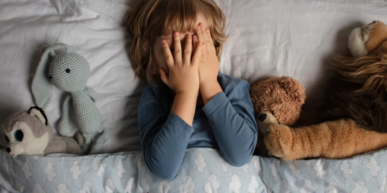 Το παιδί τρομάζει τη νύχτα: Πώς μοιάζει ένα επεισόδιο και πώς θα το βοηθήσετε