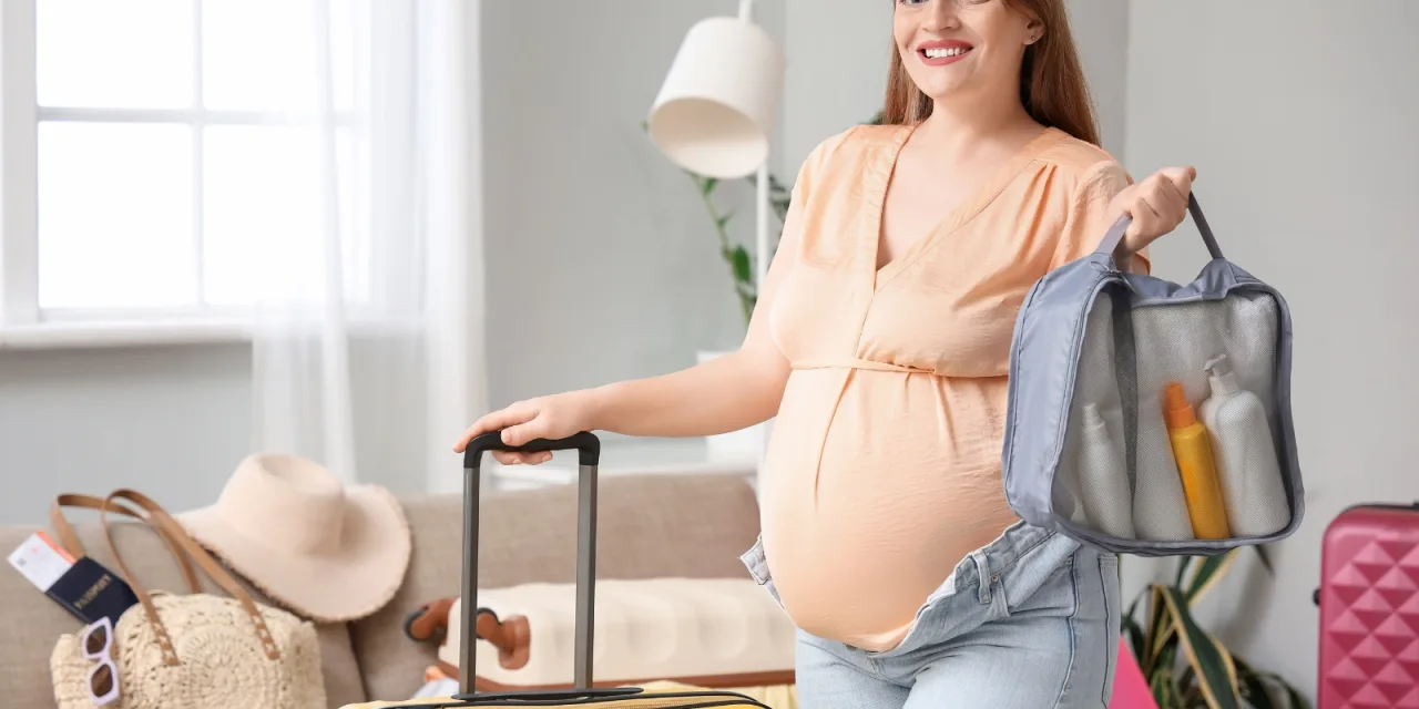 Είσαι έγκυος και ετοιμάζεις απόδραση; Πώς θα ταξιδέψεις με ασφάλεια και άνεση