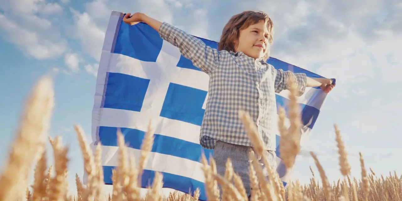 25η Μαρτίου: Ένα μάθημα ιστορίας για την ελληνική σημαία – Τι σημαίνουν τα χρώματά της