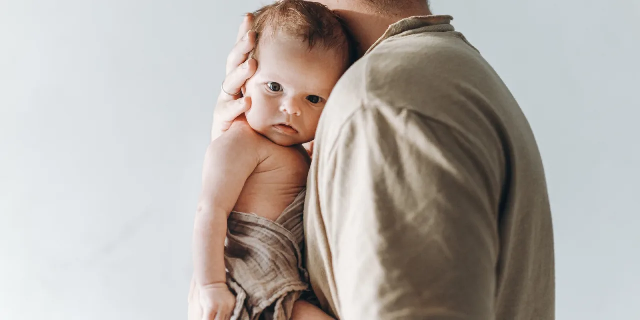 Περίμενε χρόνια να γίνει μπαμπάς: Τι συνέβη όταν ήρθε στον κόσμο το μωρό του;