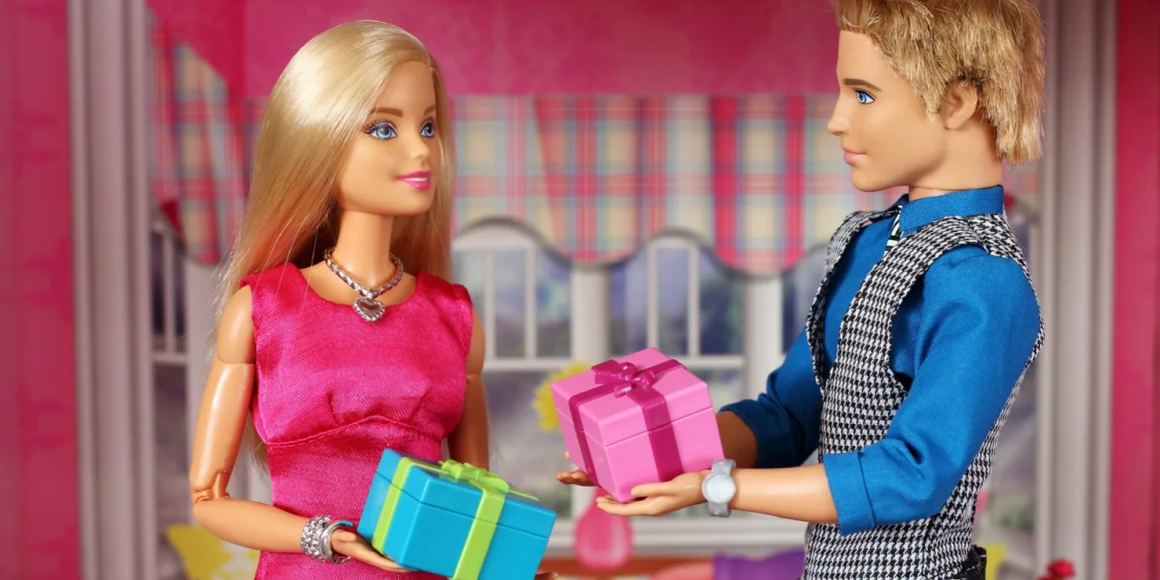 Barbie και Ken: Πόσο κοντά βρίσκονται στα αληθινά σώματα και τι μαθαίνουν τα παιδιά για τα υγιή πρότυπα ομορφιάς;